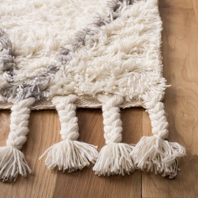 Casablanca CSB951 Hand Tufted Area Rug - Safavieh - Image 2