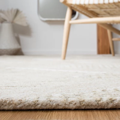 Casablanca CSB775 Hand Tufted Area Rug - Safavieh - Image 3