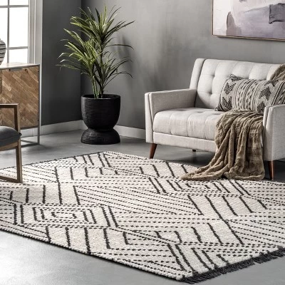 NuLOOM Tatiana Soft Shaggy Textured Modern Diamond Fringe Area Rug