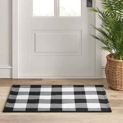 2'x3' Indoor/Outdoor Reversible Scatter Rug Black/White - Threshold™ - Image 2