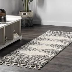 NuLOOM Cassia Moroccan Diamond Shaggy Tassel Area Rug